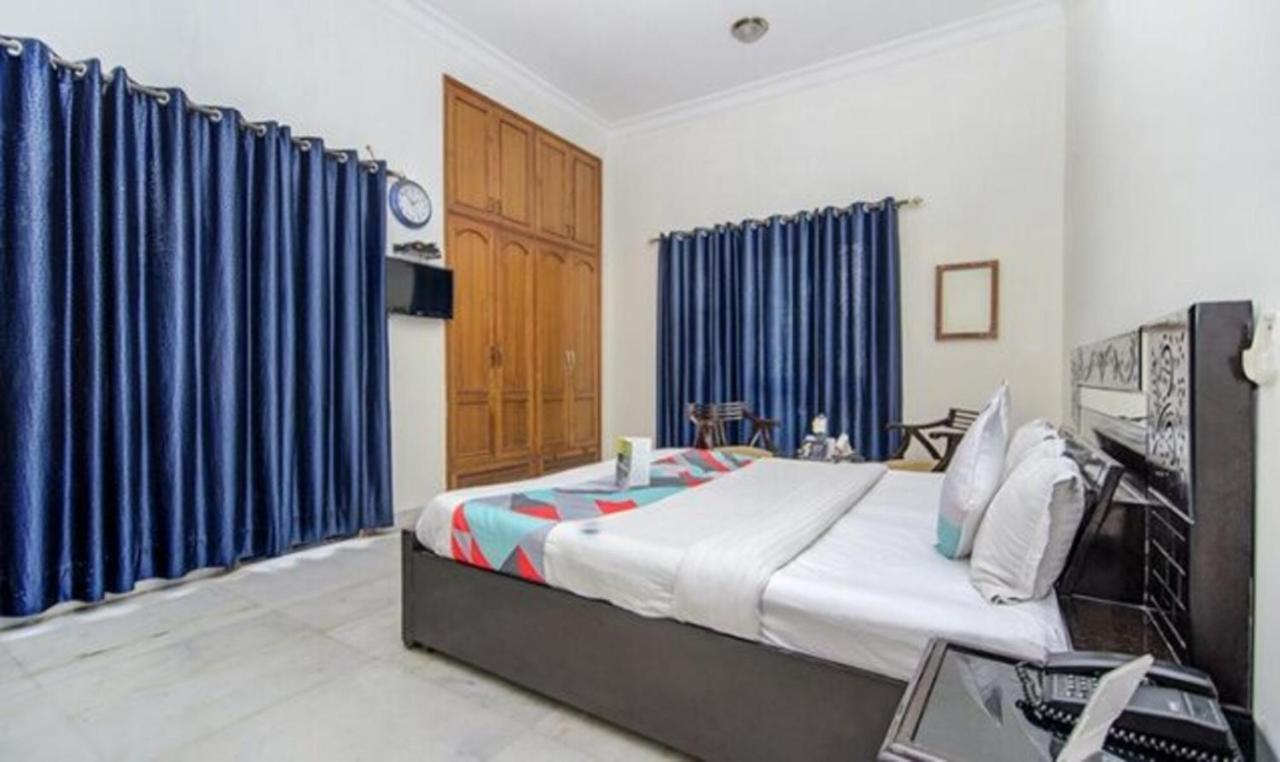 Hotel Fabexpress Ashray Noida Esterno foto