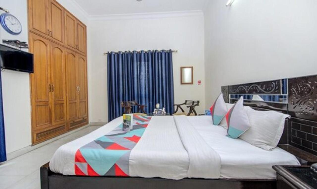 Hotel Fabexpress Ashray Noida Esterno foto