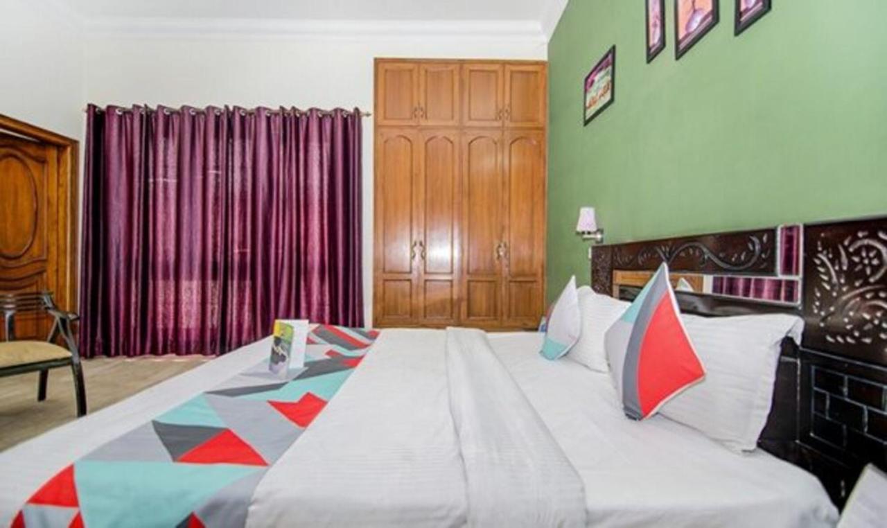 Hotel Fabexpress Ashray Noida Esterno foto