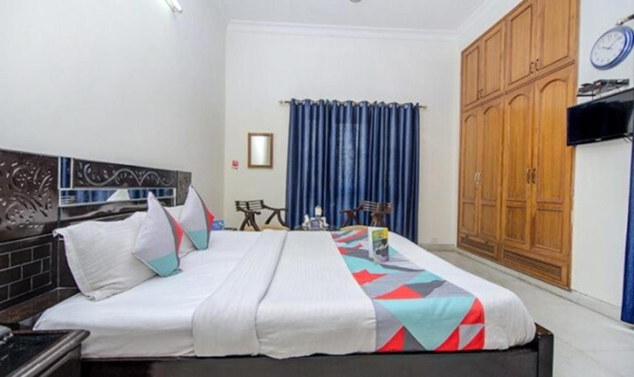 Hotel Fabexpress Ashray Noida Esterno foto
