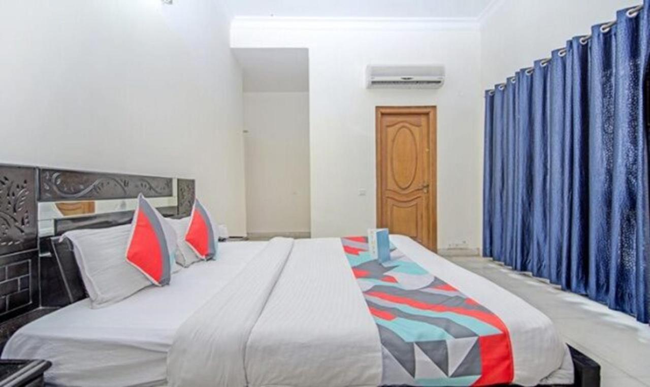 Hotel Fabexpress Ashray Noida Esterno foto