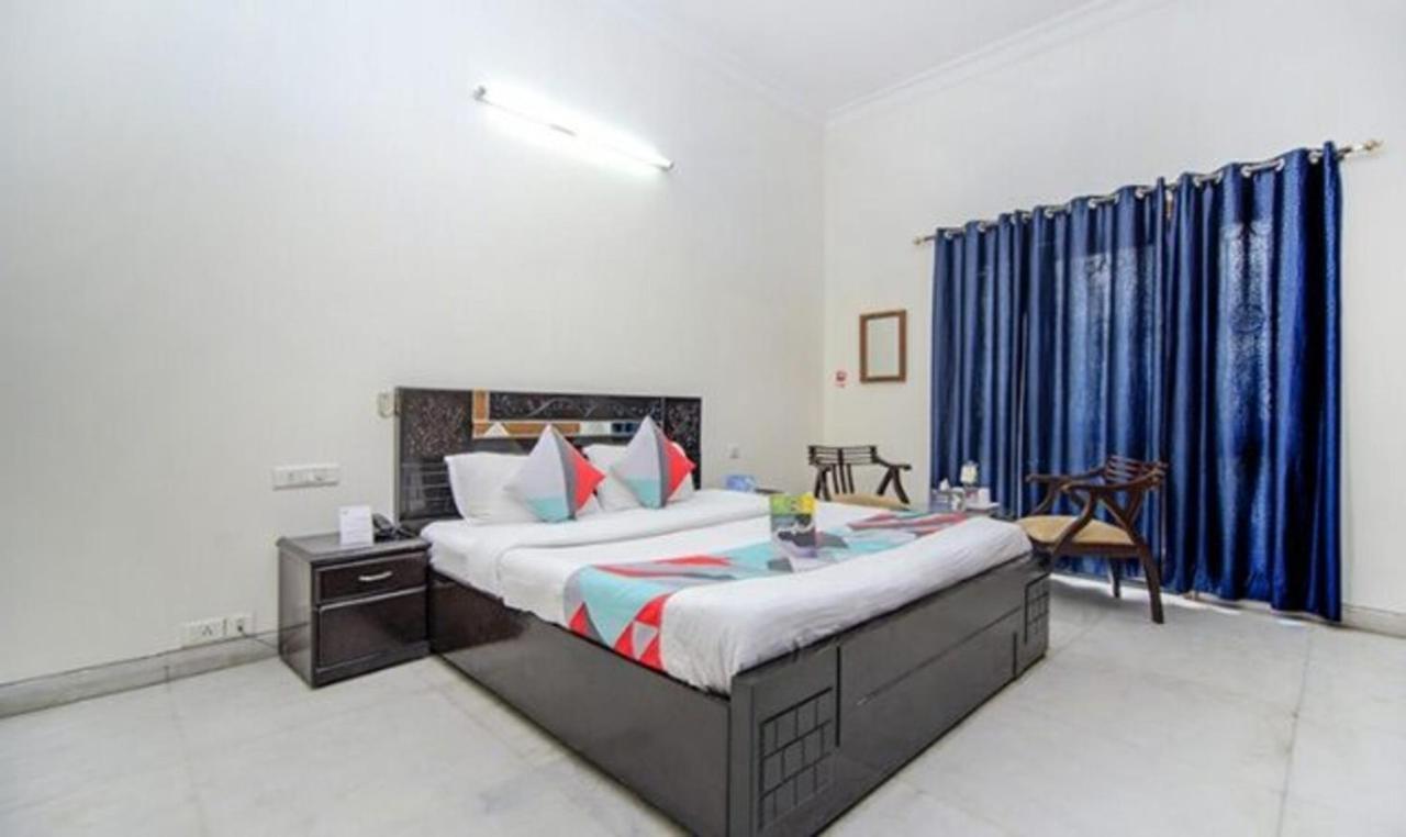Hotel Fabexpress Ashray Noida Esterno foto