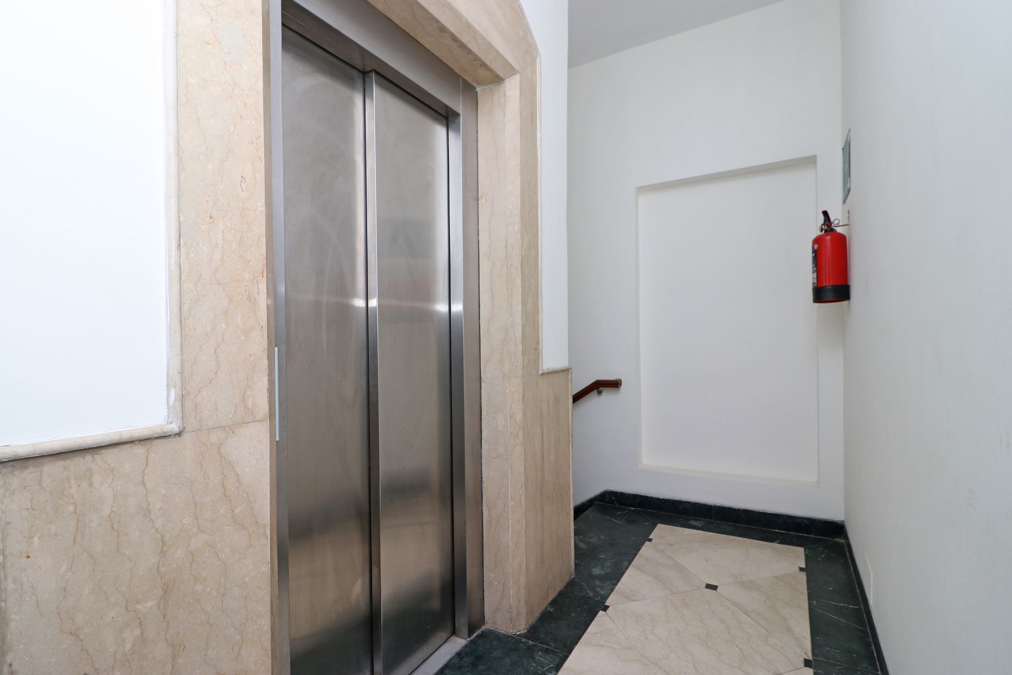 Hotel Fabexpress Ashray Noida Esterno foto